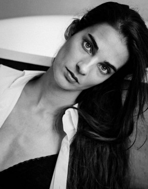 #15907 - Laura (28)